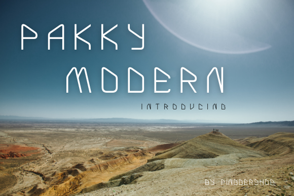 Pakky Modern: A Fresh Display Font for Creative Work
